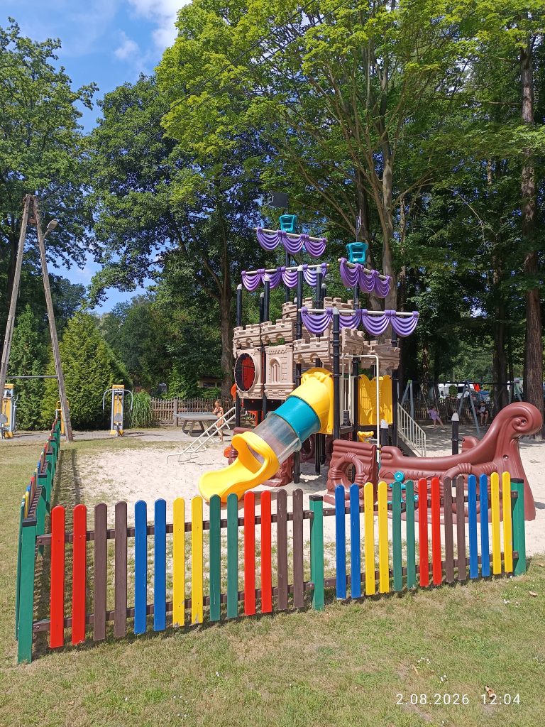 Plac zabaw dla dzieci w Bąkowie